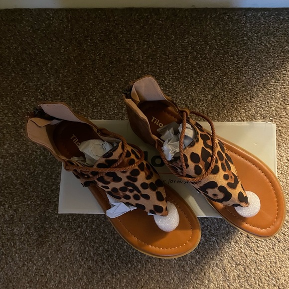 NWT: Tilocow Cheetah/Leopard Sandals - Picture 3 of 3